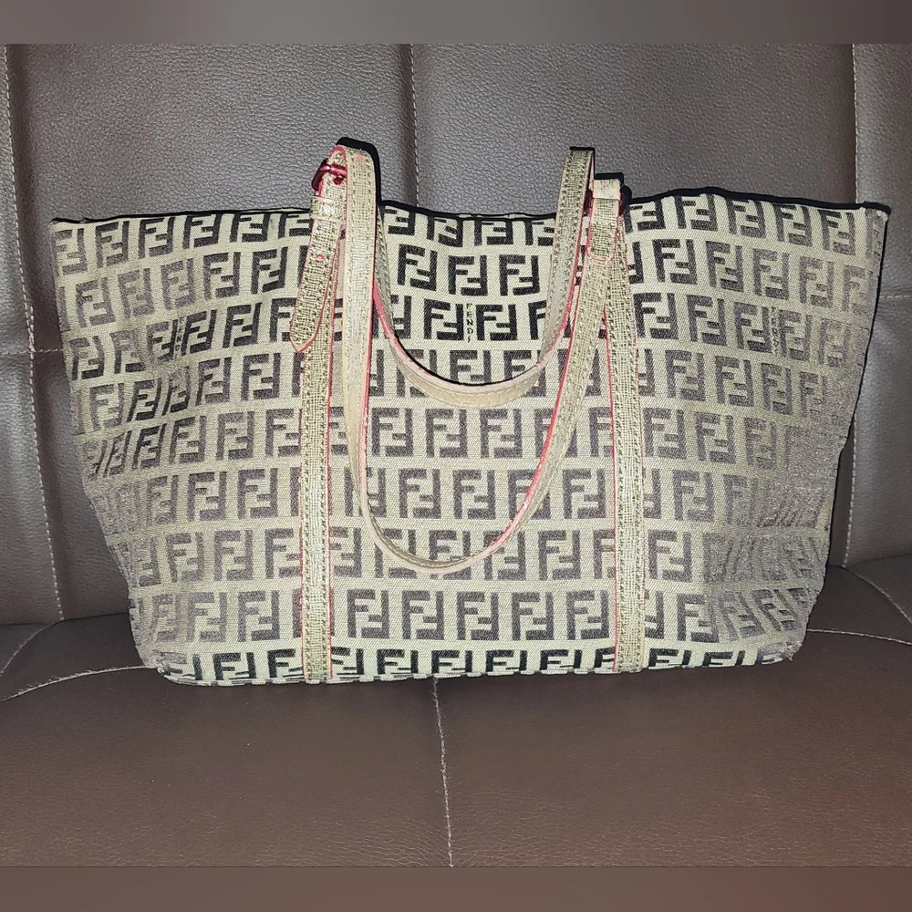 Fendi Zucchino Monogram Canvas Tote Bag - Picture 4 of 8
